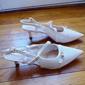 Mostrin Cream Vegan Patent Leather Closed Toe Slingback Kitten Heels Size 11
